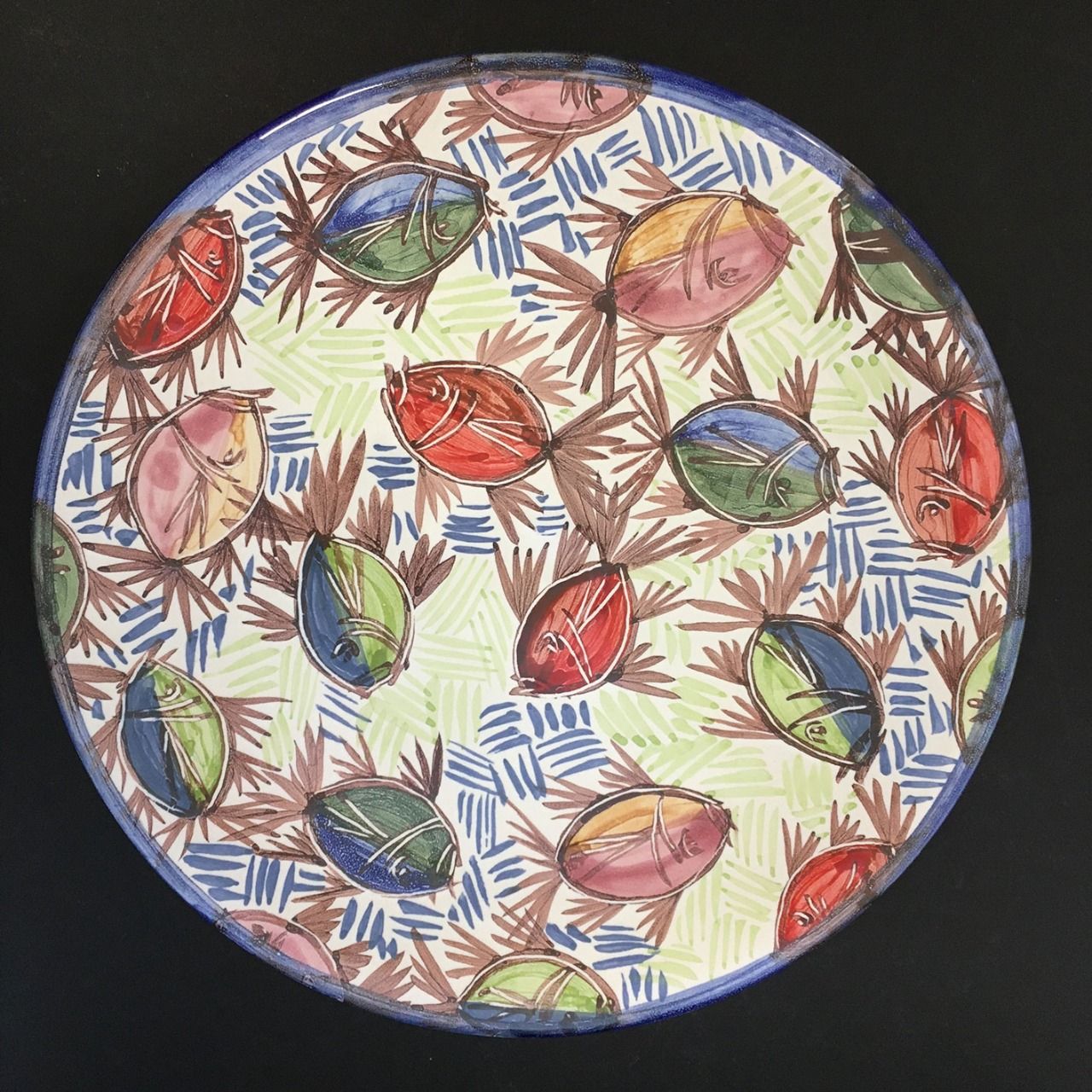 Assiette 27,2 cm diamètre, décor main "Odet" multicolore. Faïence bretonne, céramique Bretagne