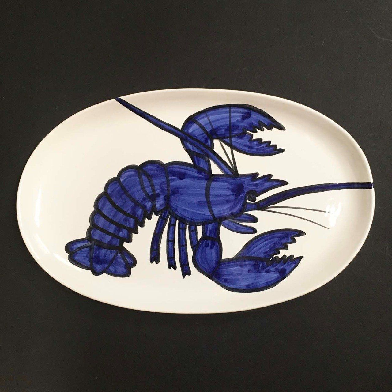 Plat plat ovale 35,5 cm X 22,5 cm, faïence bretonne décor main, homard bleu. Céramique Bretagne.