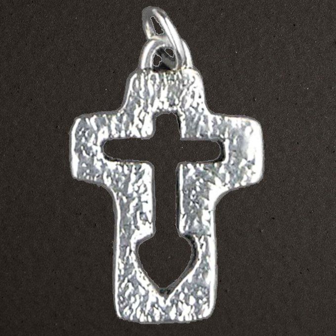 Croix au cœur argent massif 925/1000 réf. 01018 (bijoux Toulhoat).
