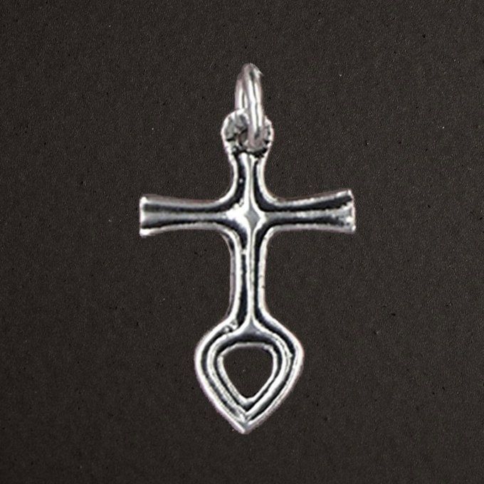 Petite croix au cœur argent massif 925/1000 réf. 01133 (bijoux Toulhoat).