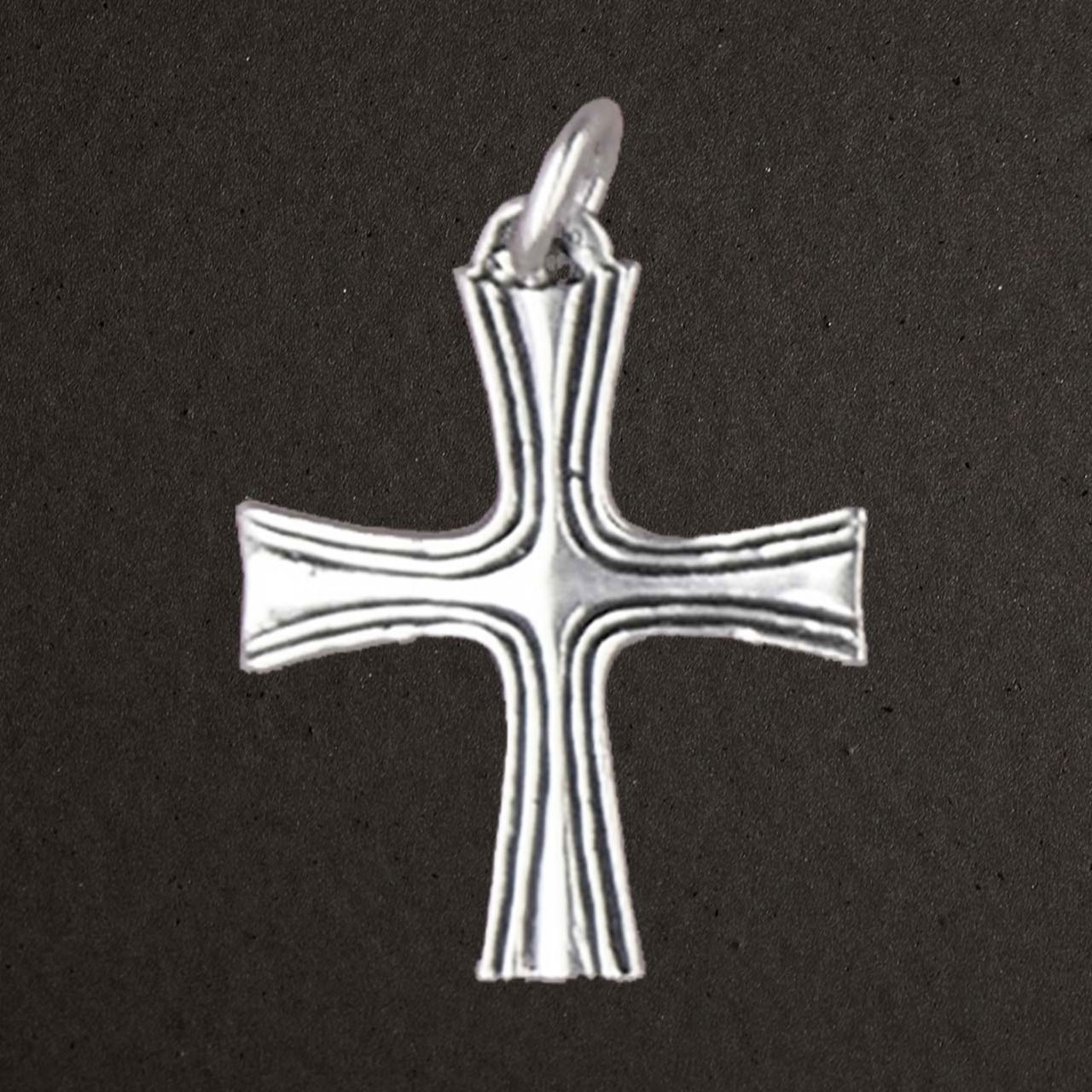 Petite croix striée argent massif 925/1000. Bijoux Toulhoat