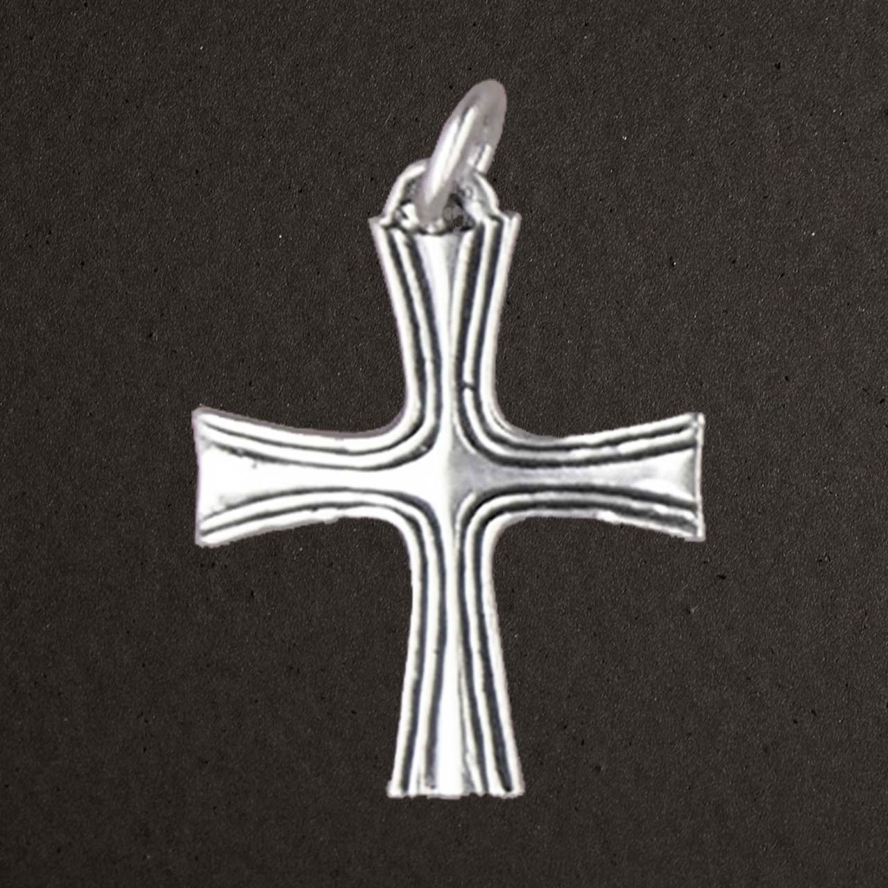Petite croix striée argent massif 925/1000 réf. 01163 (bijoux Toulhoat).