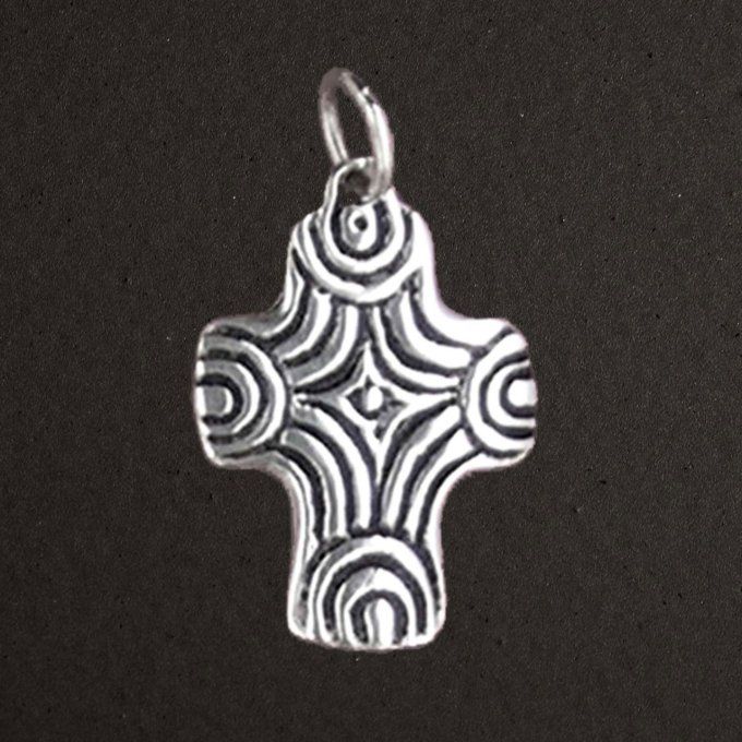Croix Gavrinis argent massif 925/1000 réf. 01231 (bijoux Toulhoat).