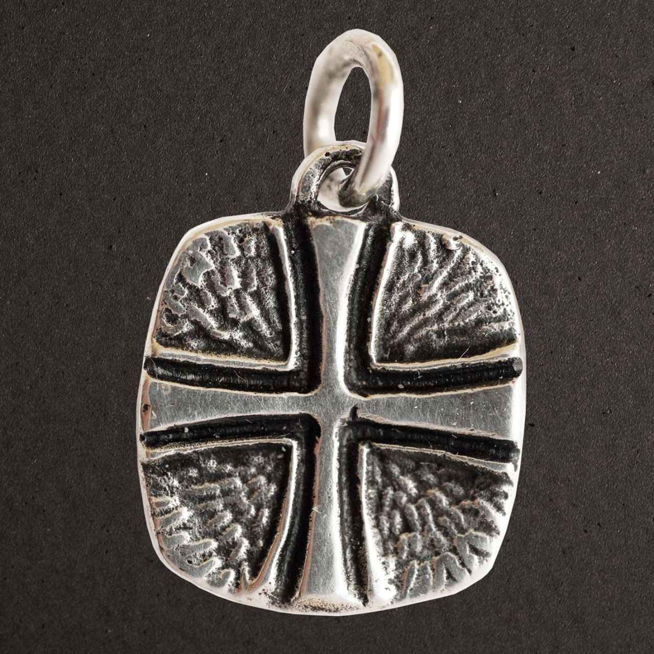 Médaille argent massif 925/1000 réf. 03391, croix sur carré (bijoux Toulhoat)