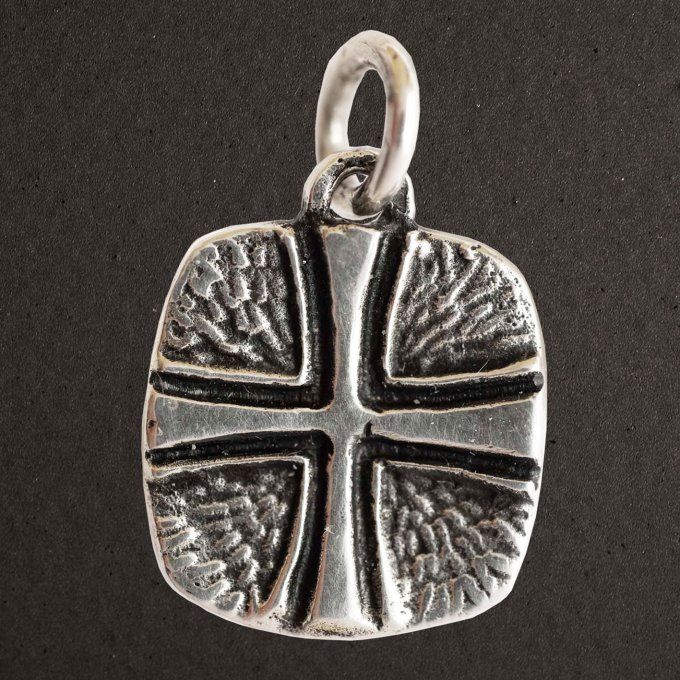 Médaille argent massif 925/1000 réf. 03391, croix sur carré (bijoux Toulhoat)