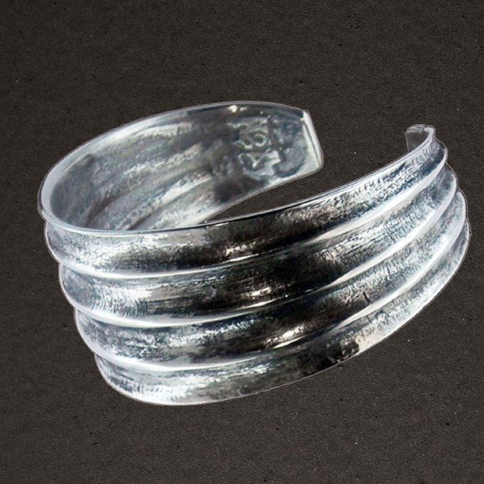 Bracelet ouvert argent massif 925/1000 réf. 05520. (Bijoux Toulhoat Pierre). Vague.