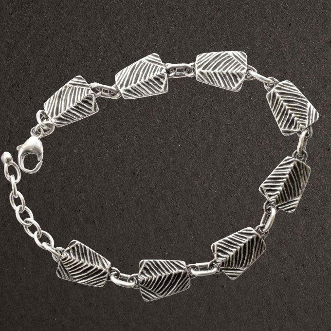 Bracelet articulé argent massif 925/1000 réf. 05831. Mein zao Gavrinis (bijoux Toulhoat).