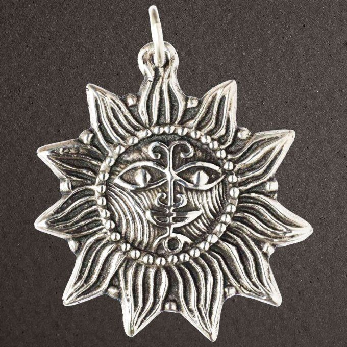 Pendentif argent massif 925/1000 réf. 07710. Bijoux Toulhoat. Le soleil.