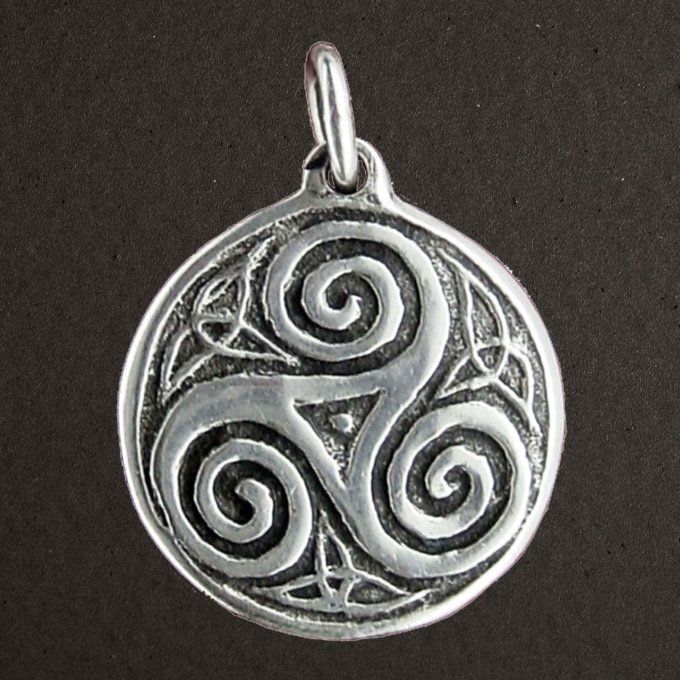 Pendentif argent massif 925/1000 réf. 07820. Bijoux Toulhoat. Médaille triskel moyenne.