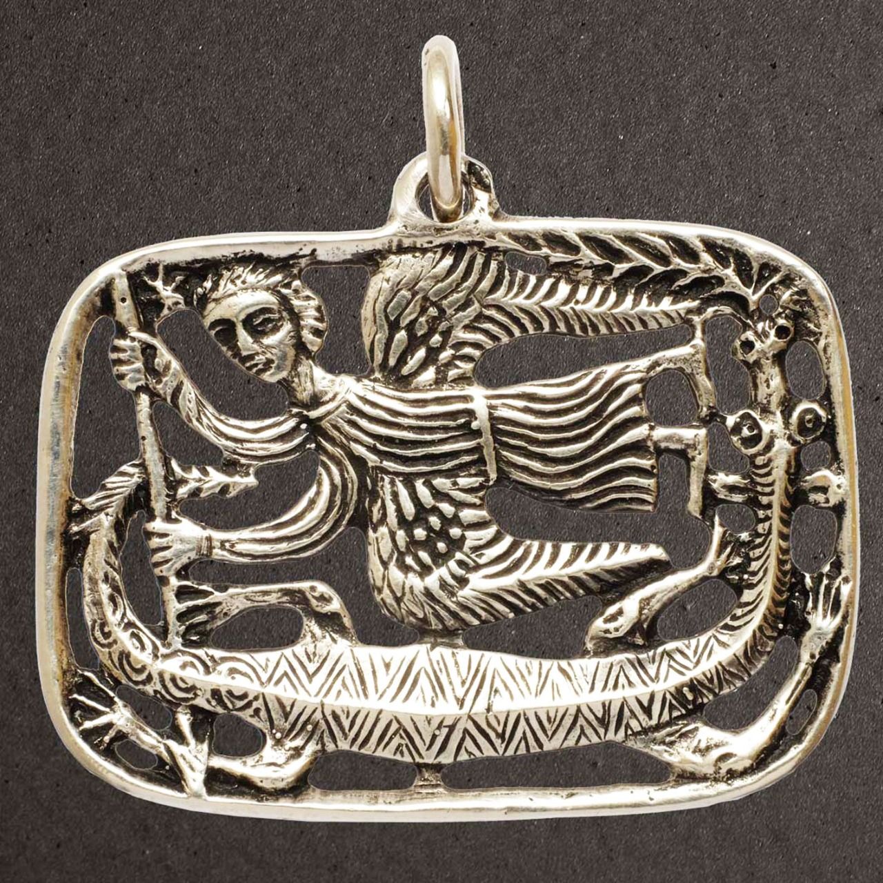Médaille argent massif 925/1000 réf. 07834, ange terrassant le dragon (bijoux Toulhoat).