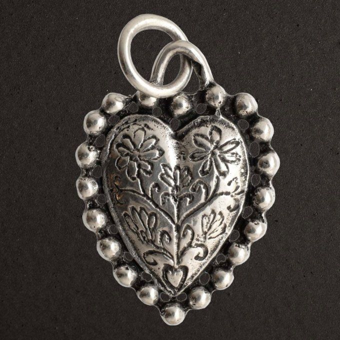Pendentif argent massif 925/1000 réf. 07844. Bijoux Toulhoat. Cœur perlé.