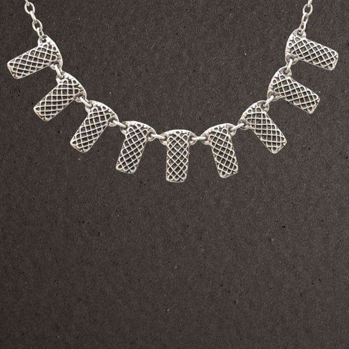 Collier argent massif 925/1000 réf. 09846. Entrelacs en rectangle (bijoux Pierre Toulhoat).