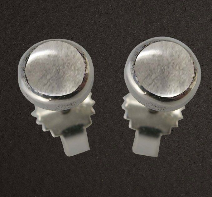 Boutons d'oreilles argent massif 925/1000 réf. 10072cdr, serti clos cristal de roche.  Toulhoat.