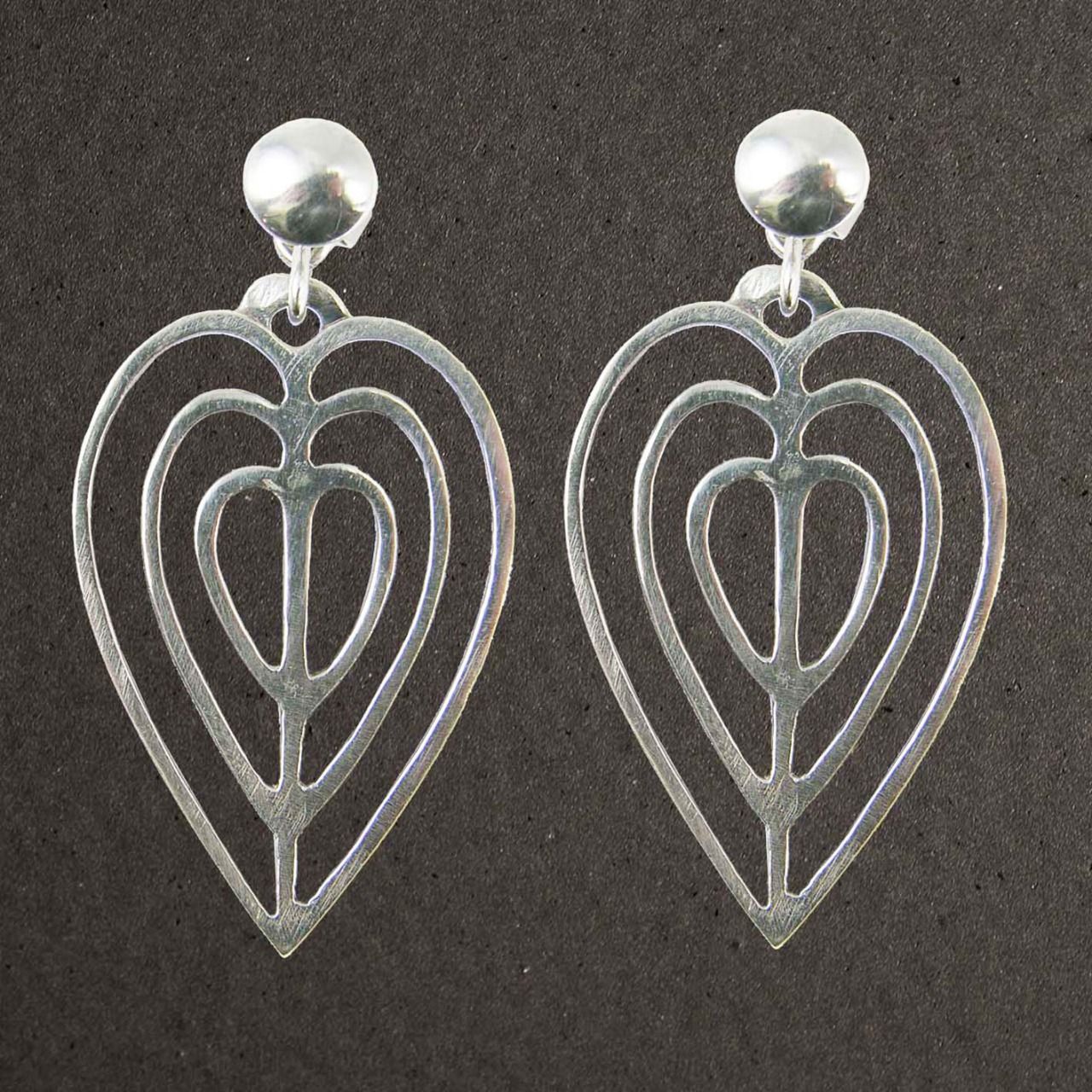 Pendants d'oreilles argent massif 925/1000 réf. 11720. Bijoux Toulhoat. Cœurs ajourés.