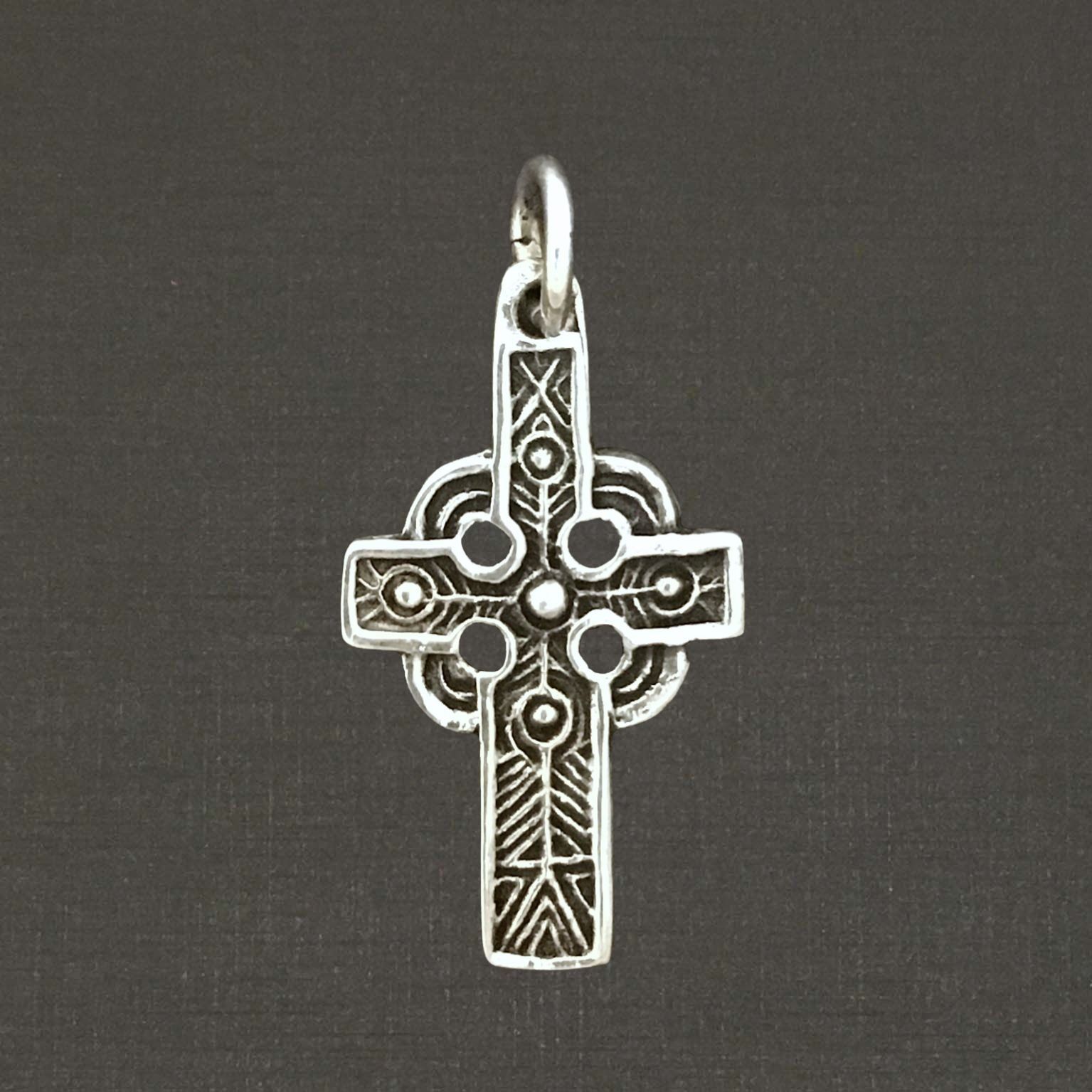 Petite croix celte argent massif 925/1000 réf. 01222 (bijoux Toulhoat).