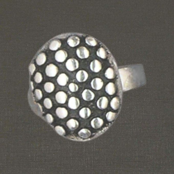 Bague ouverte réglable argent massif 925/1000 réf. 08195 ronde cloutée, bijoux Pierre Toulhoat.