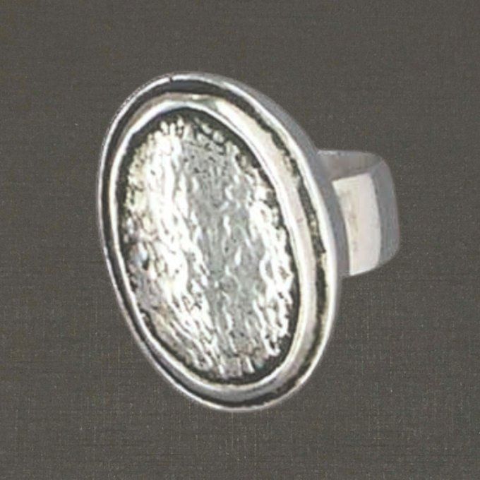 Bague ouverte réglable argent massif 925/1000 réf. 08199 ovale martelée, bijoux Pierre Toulhoat.
