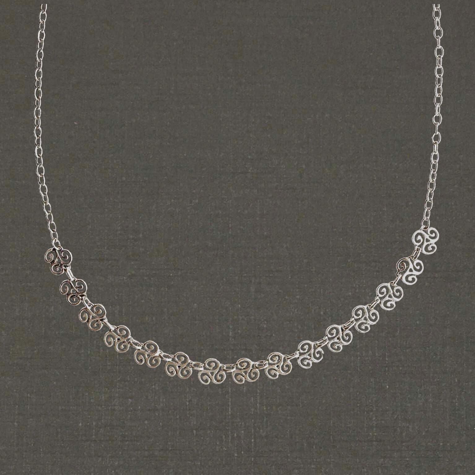 Collier argent massif 925/1000 réf. 09843. Triskel ajouré (bijoux Pierre Toulhoat).