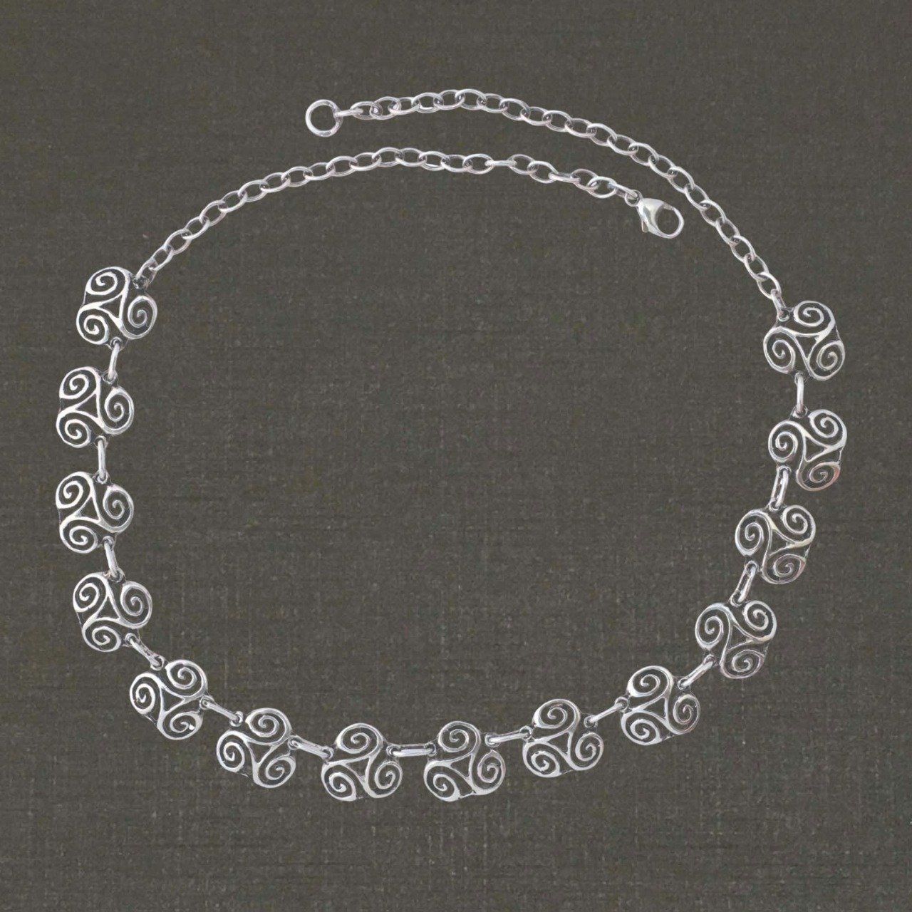 Collier argent massif 925/1000 réf. 09960 triskels 14 éléments, bijoux Pierre Toulhoat.