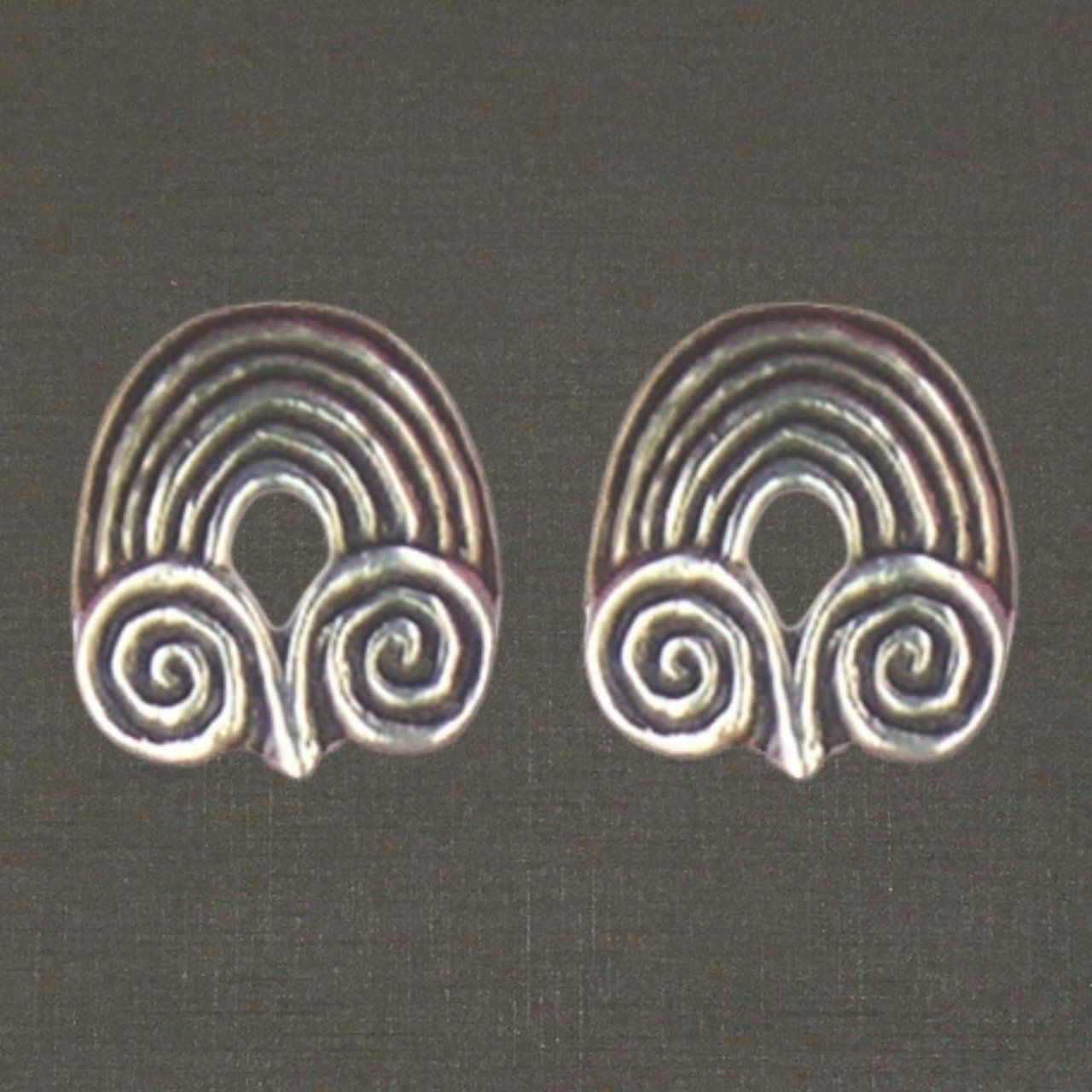 Boutons d'oreilles argent massif 925/1000 réf. 10011 cornes de bélier, bijoux Pierre Toulhoat.