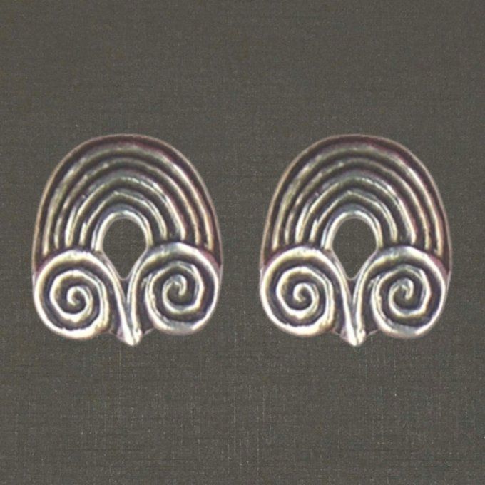 Boutons d'oreilles argent massif 925/1000 réf. 10011 cornes de bélier, bijoux Pierre Toulhoat.