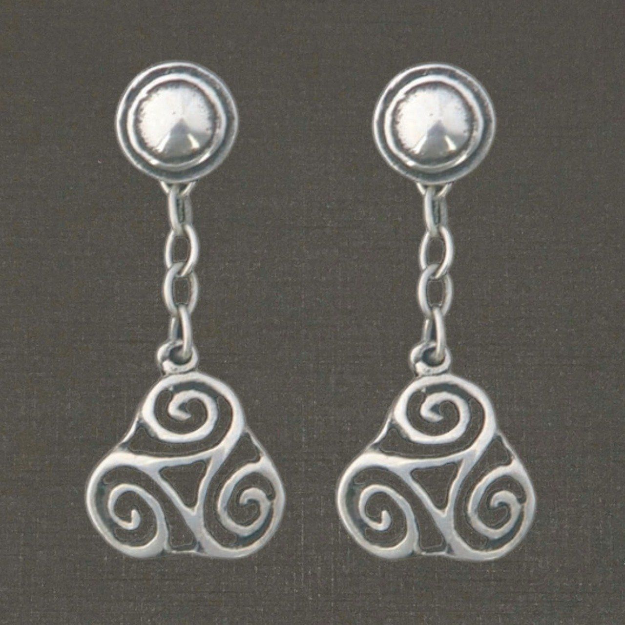 Pendants d'oreilles argent massif réf. 11060 triskels ajourés, bijoux Pierre Toulhoat.