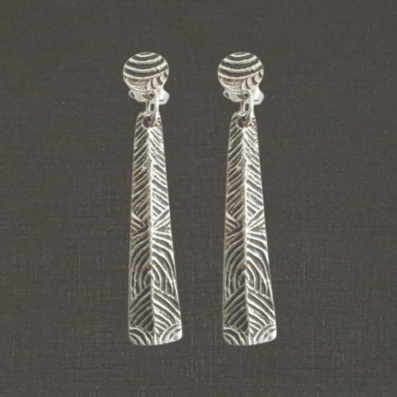 Pendants d'oreilles argent massif 925/1000 réf. 11829 baguettes Gavrinis, bijoux Pierre Toulhoat.