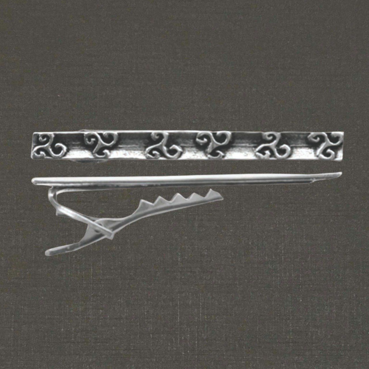 Pince à cravate argent massif 925/1000 réf. 18032 triskels, bijoux Pierre Toulhoat.