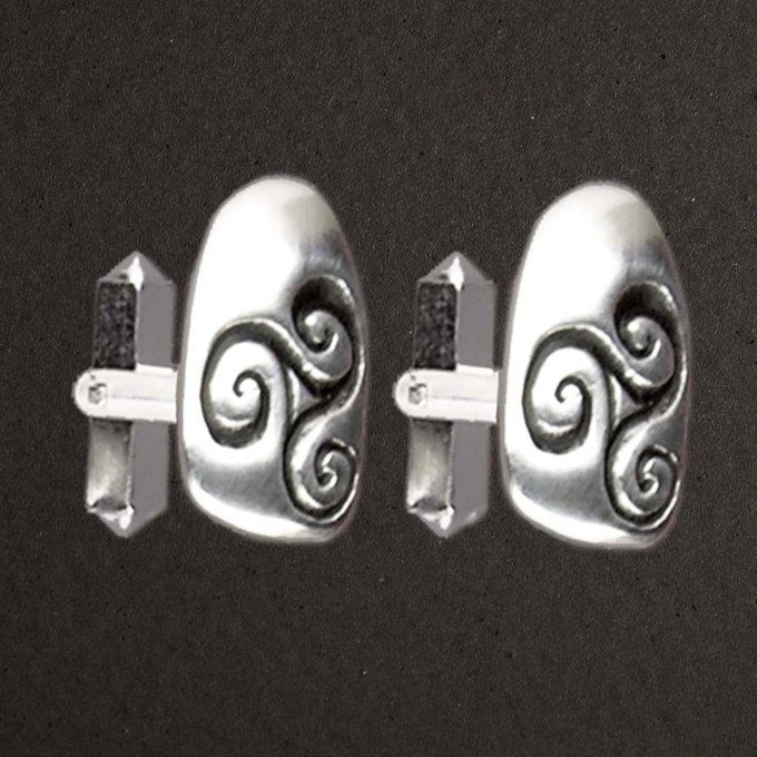 Boutons de manchette argent massif 925/1000 réf. 18051, triskel galet lisse 1. Bijoux Toulhoat.