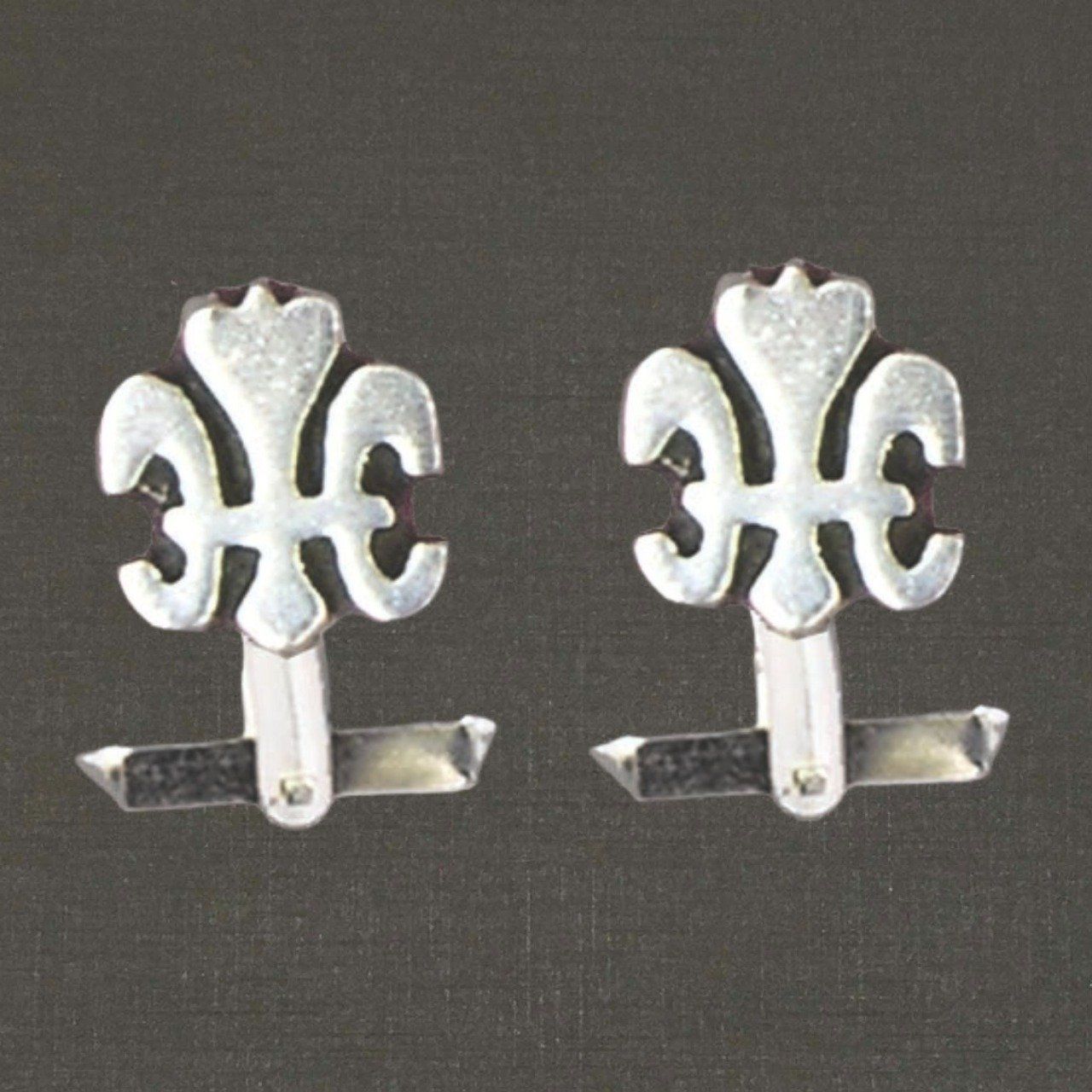 Boutons de manchettes argent massif 925/1000 réf. 18054 lys détouré, bijoux Pierre Toulhoat.