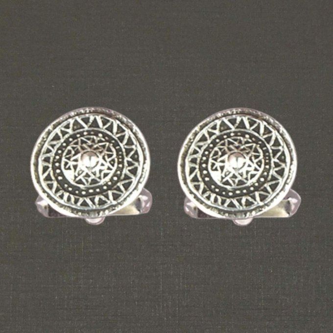 Boutons de manchettes argent massif 925/1000 réf. 18056 bouclier celte, bijoux Pierre Toulhoat.